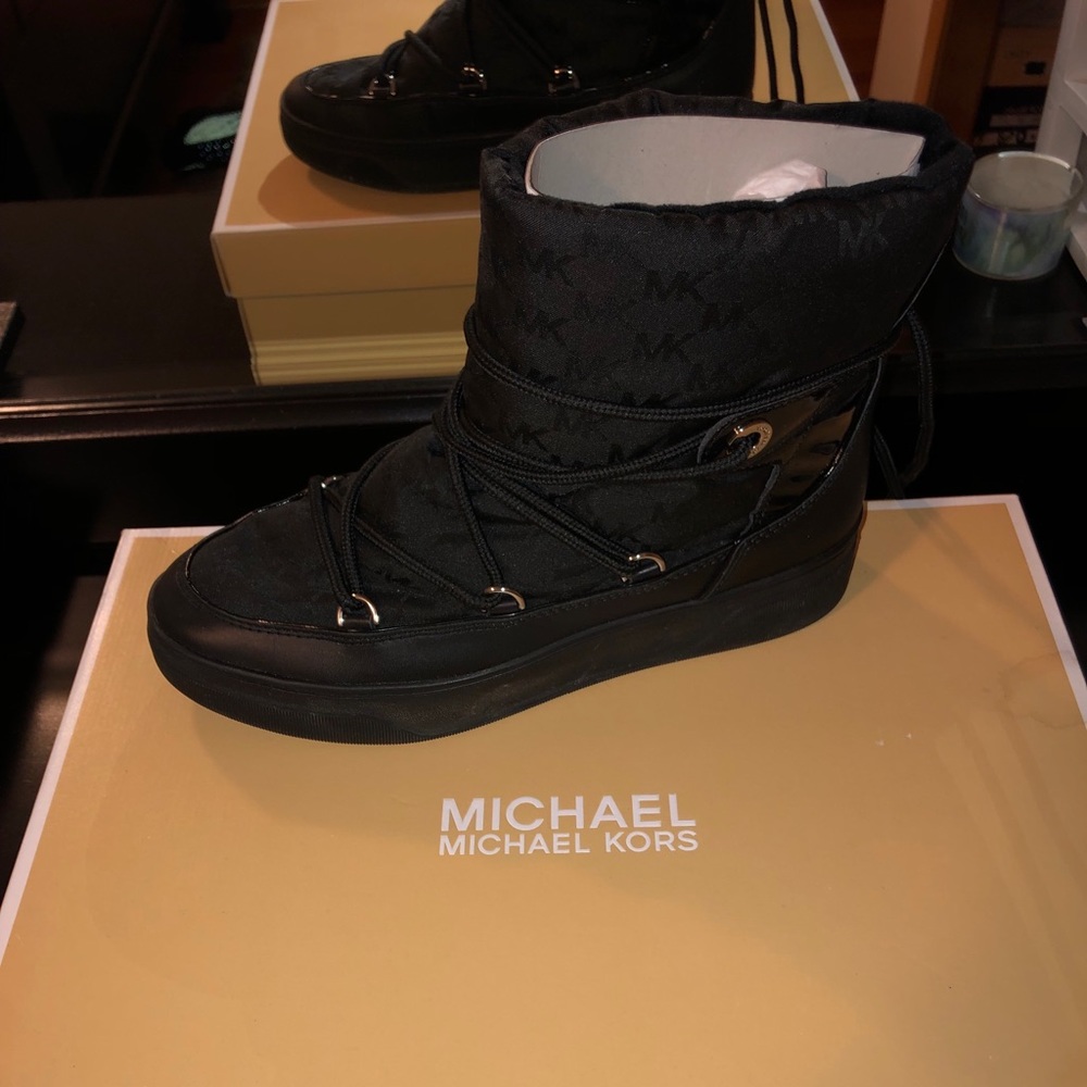 Michael Kors winter boot